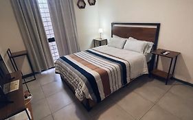 Departamento 2 ambientes en 5ta Sección Mendoza Capital! a 4 cuadras de la Arístides Villanueva y del Parque General San Martín!! con todo lo básico para vivir